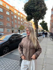 AGNES JAKKE - BRUN