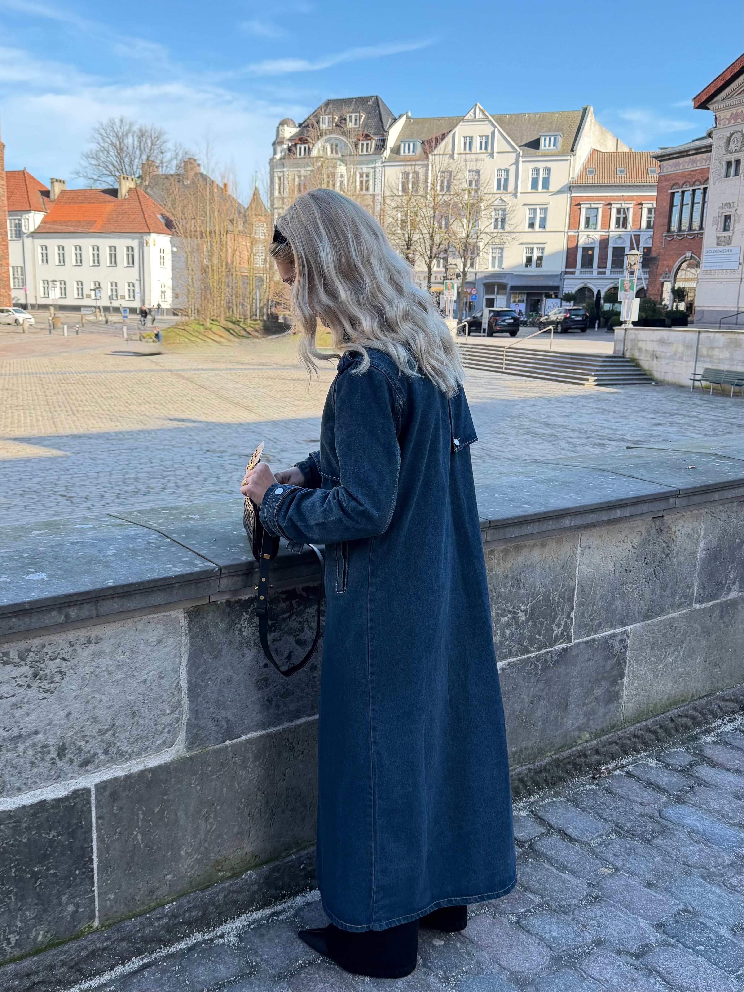 FELICIA JAKKE
