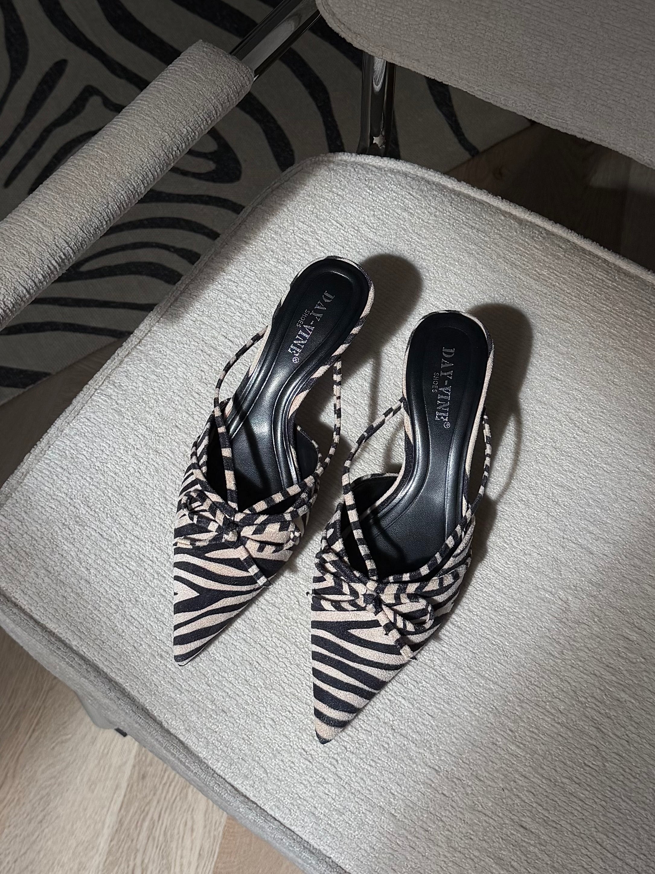LILY PUMPS