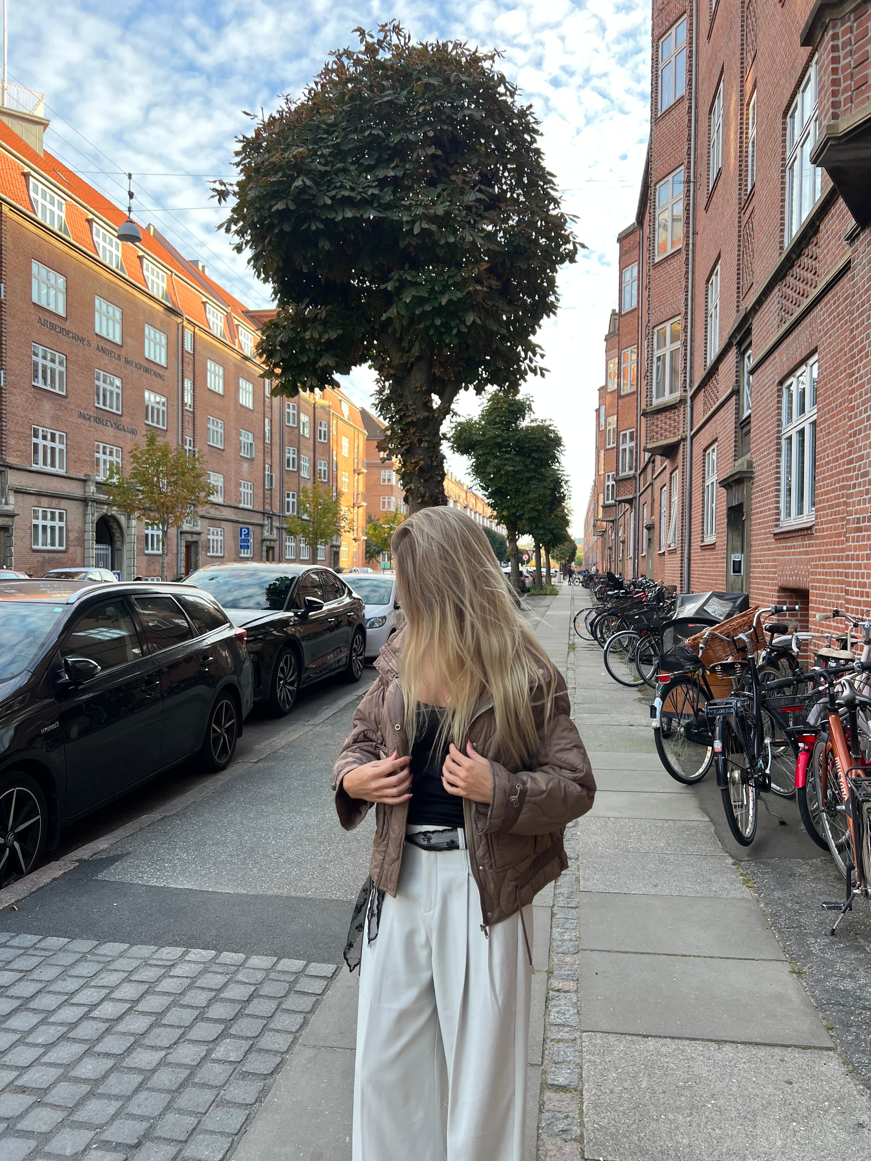 AGNES JAKKE - BRUN