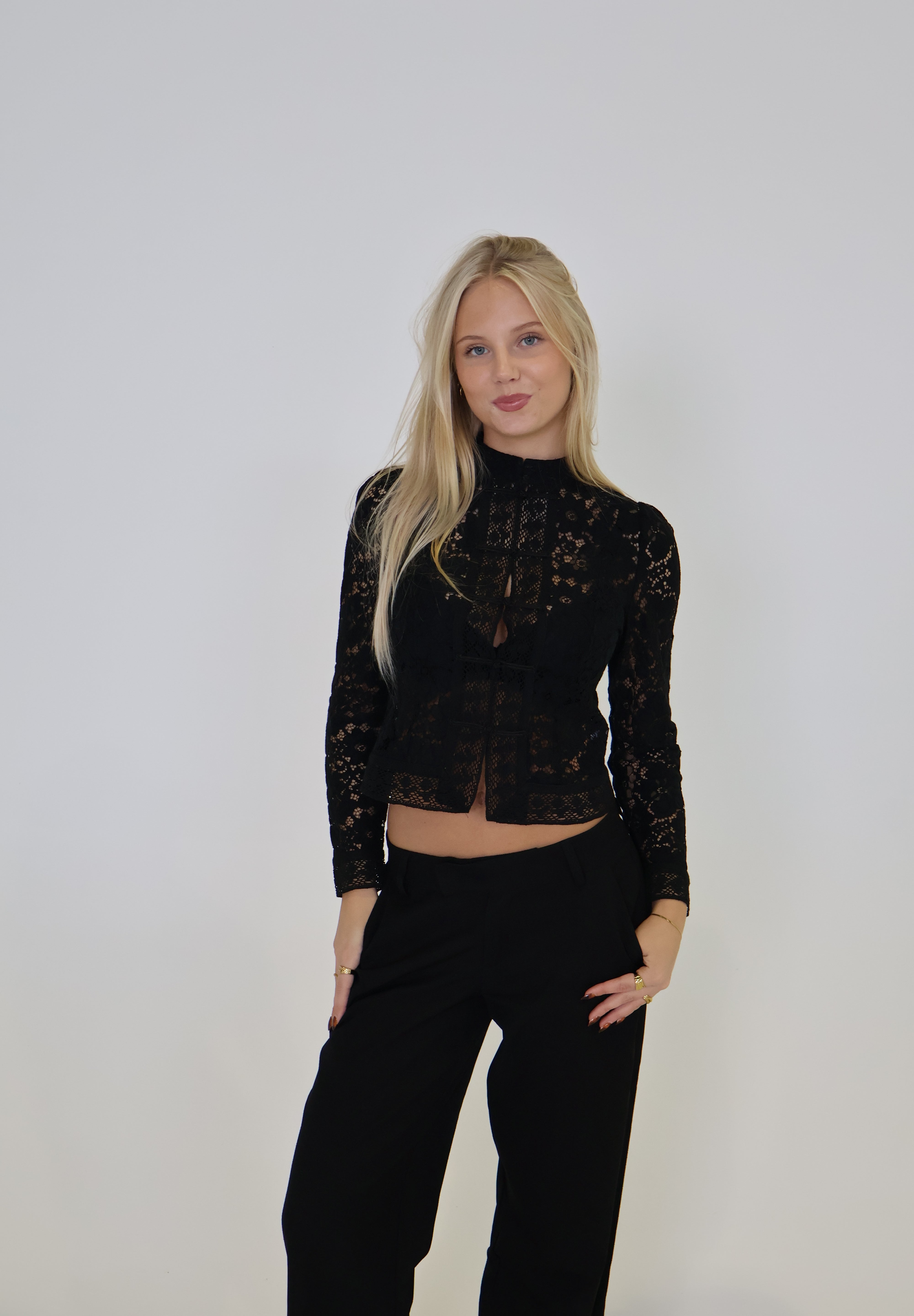 ISABELLA BLUSE - SORT