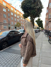 AGNES JAKKE - BRUN