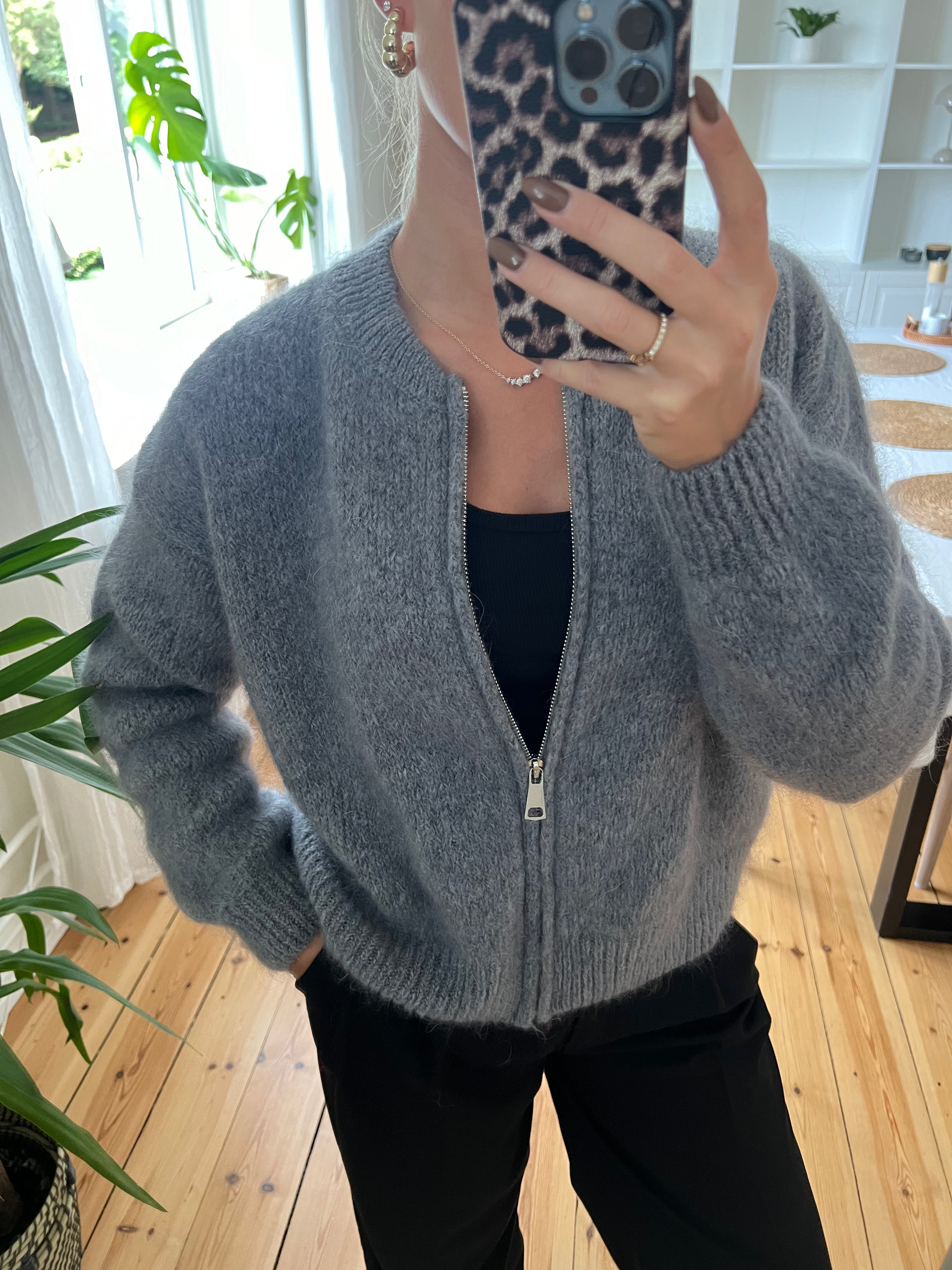MOHAIR CARDIGAN - GRÅ
