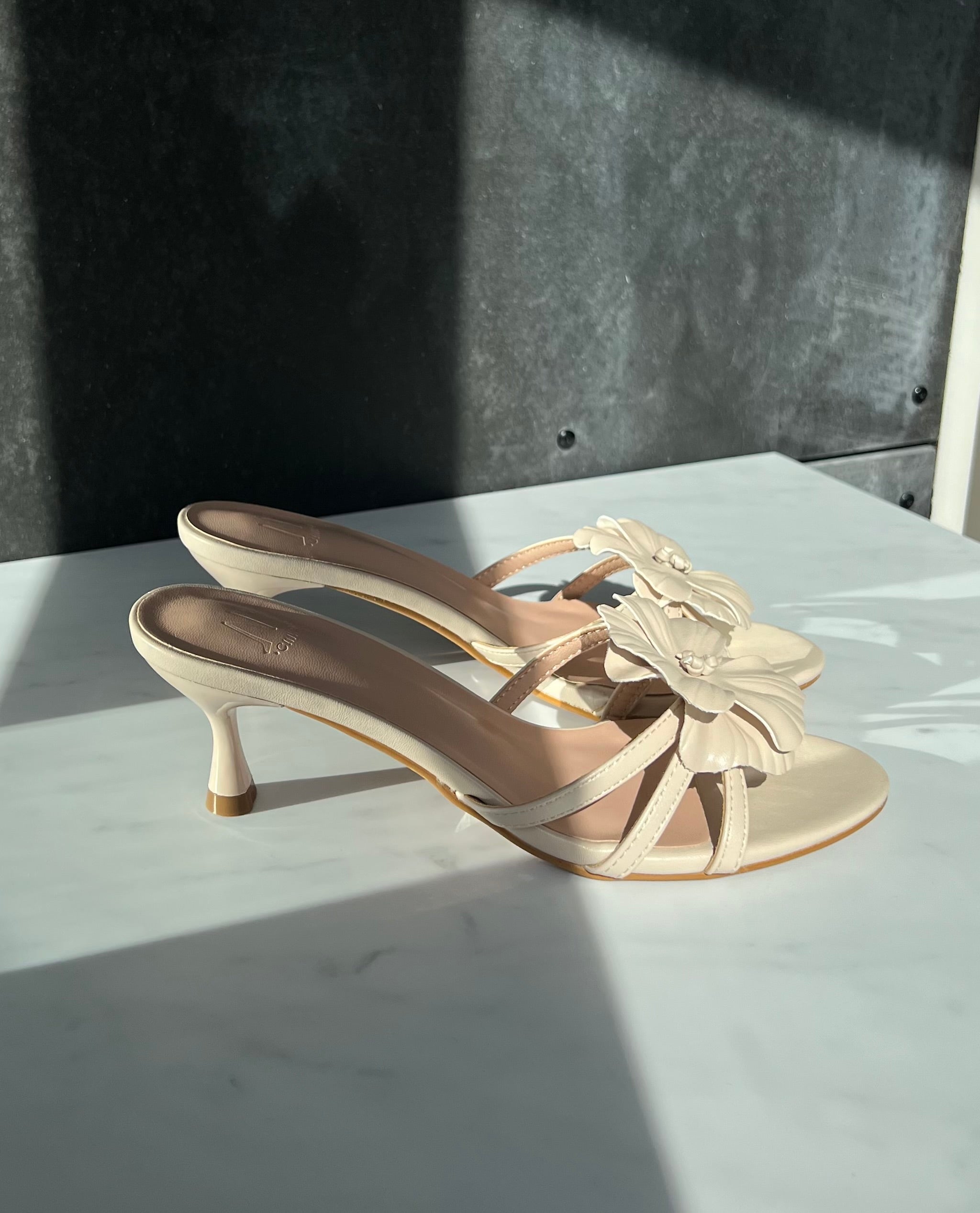 FLORA PUMPS - BEIGE