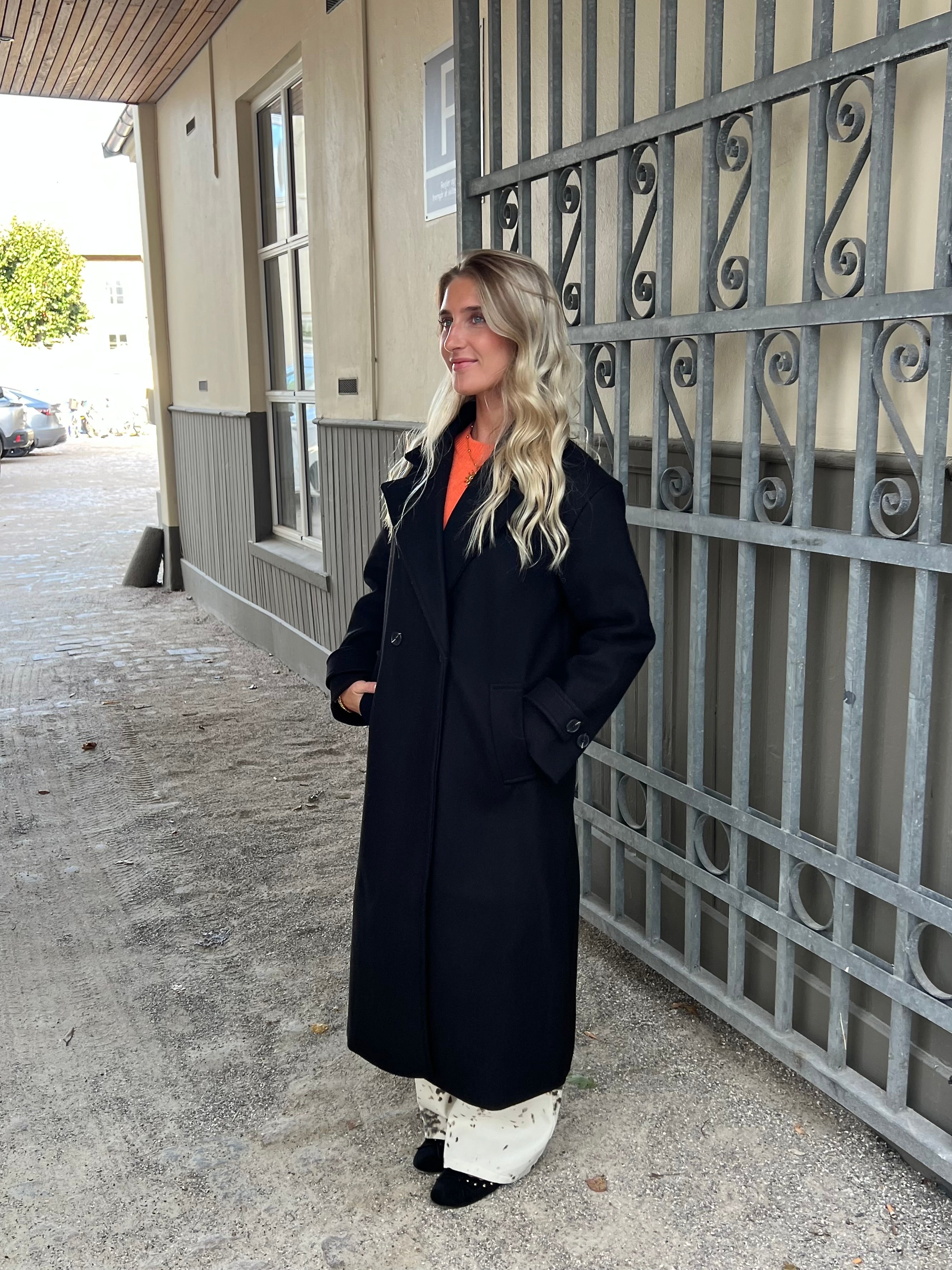 ISABEL FRAKKE - SORT