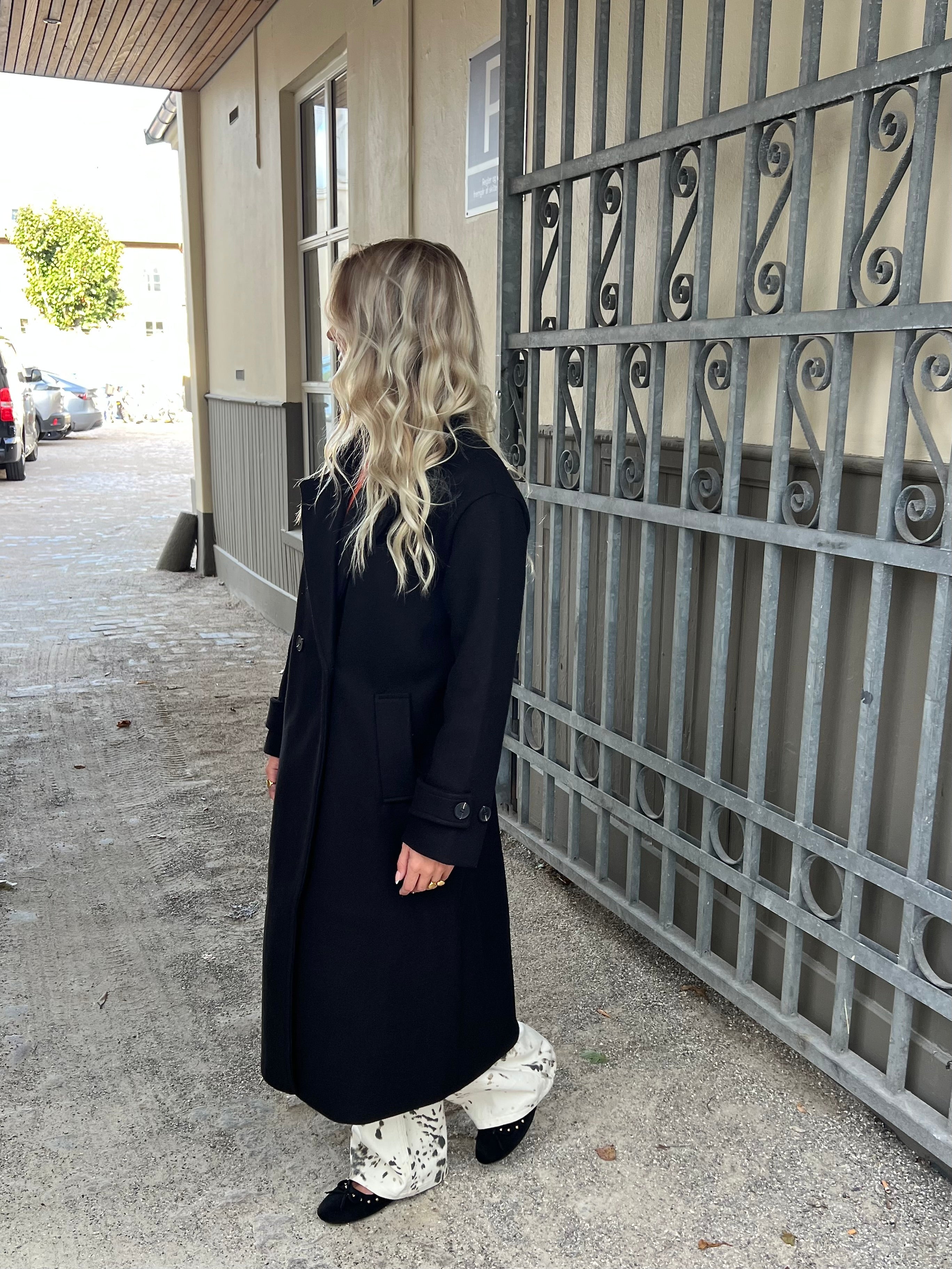 ISABEL FRAKKE - SORT